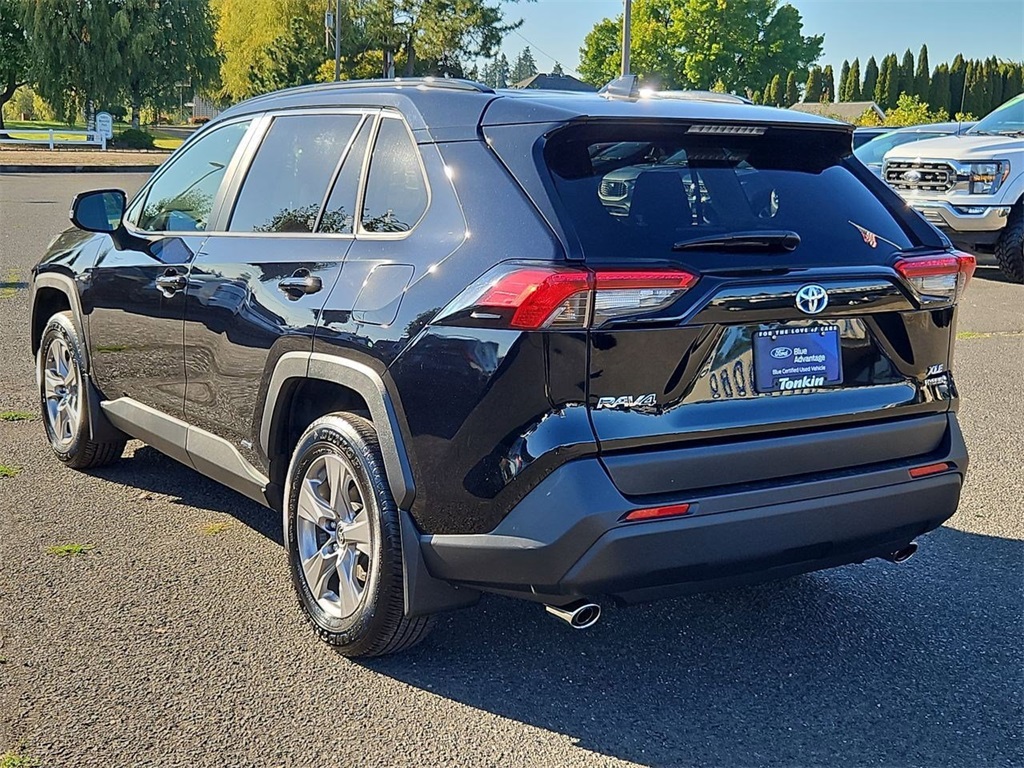 2023 Toyota RAV4 Hybrid XLE photo 3