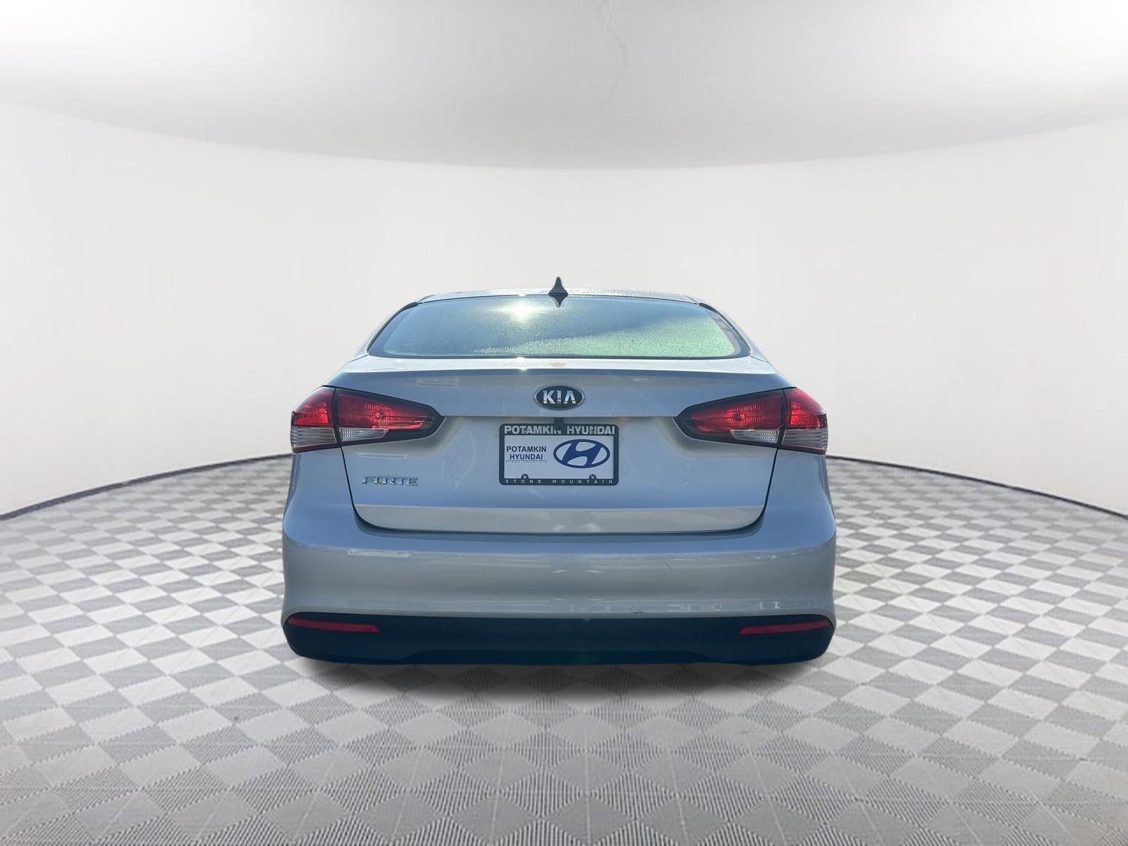 2017 Kia Forte LX Base photo 6