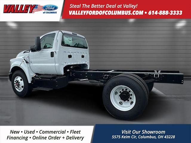 2025 Ford F-750 photo 4