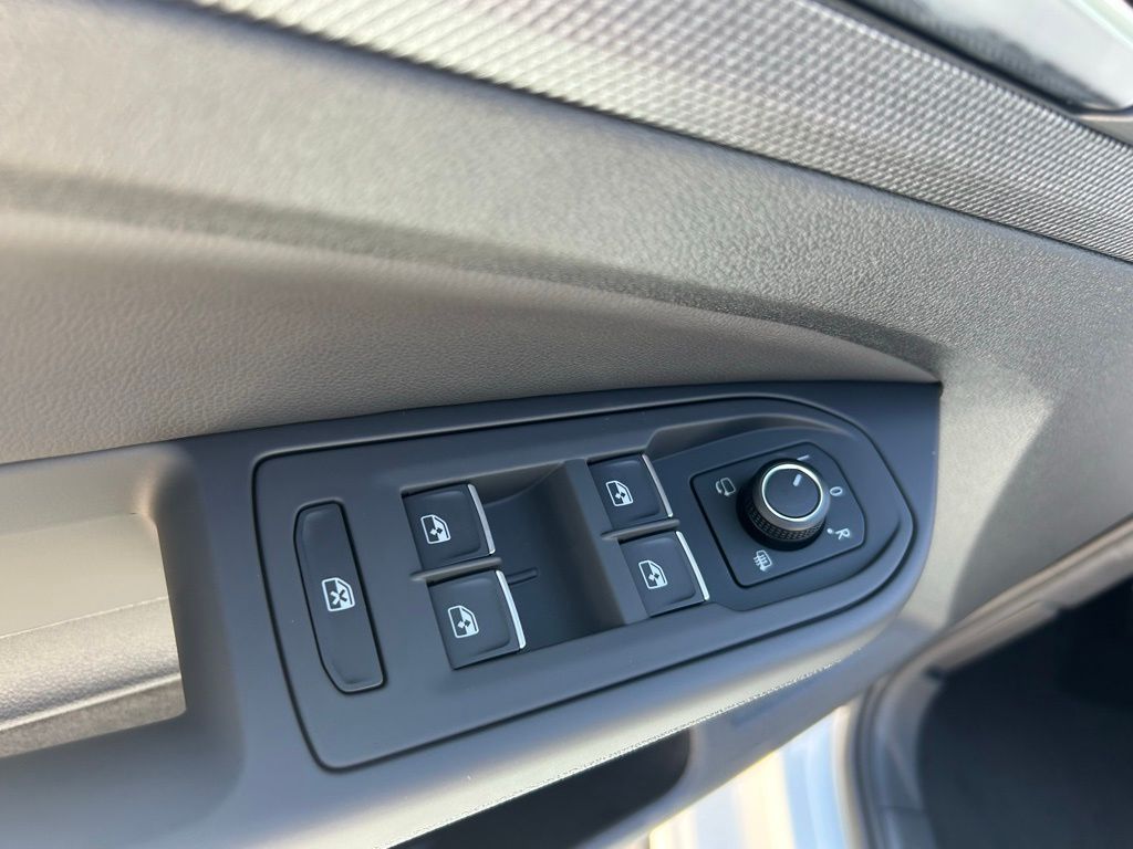 2025 Volkswagen Golf GTI SE photo 42