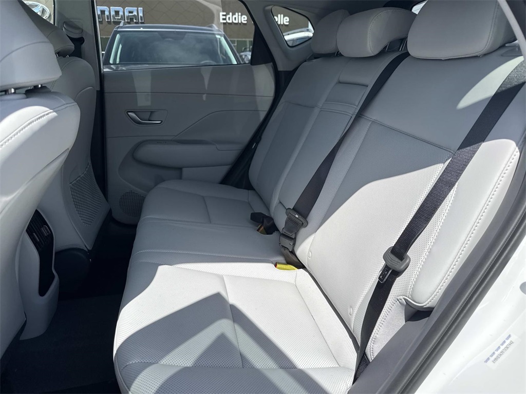 2026 Hyundai Kona SEL photo 5