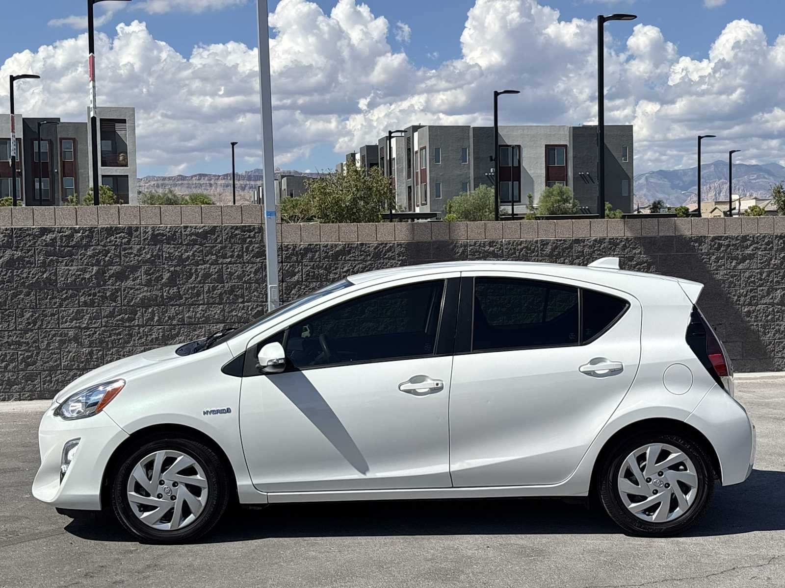 2015 Toyota Prius Four photo 6