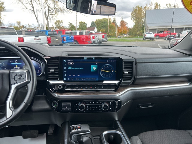 2023 Chevrolet Silverado 1500 RST photo 2