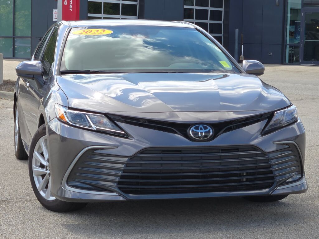 2022 Toyota Camry LE photo 3