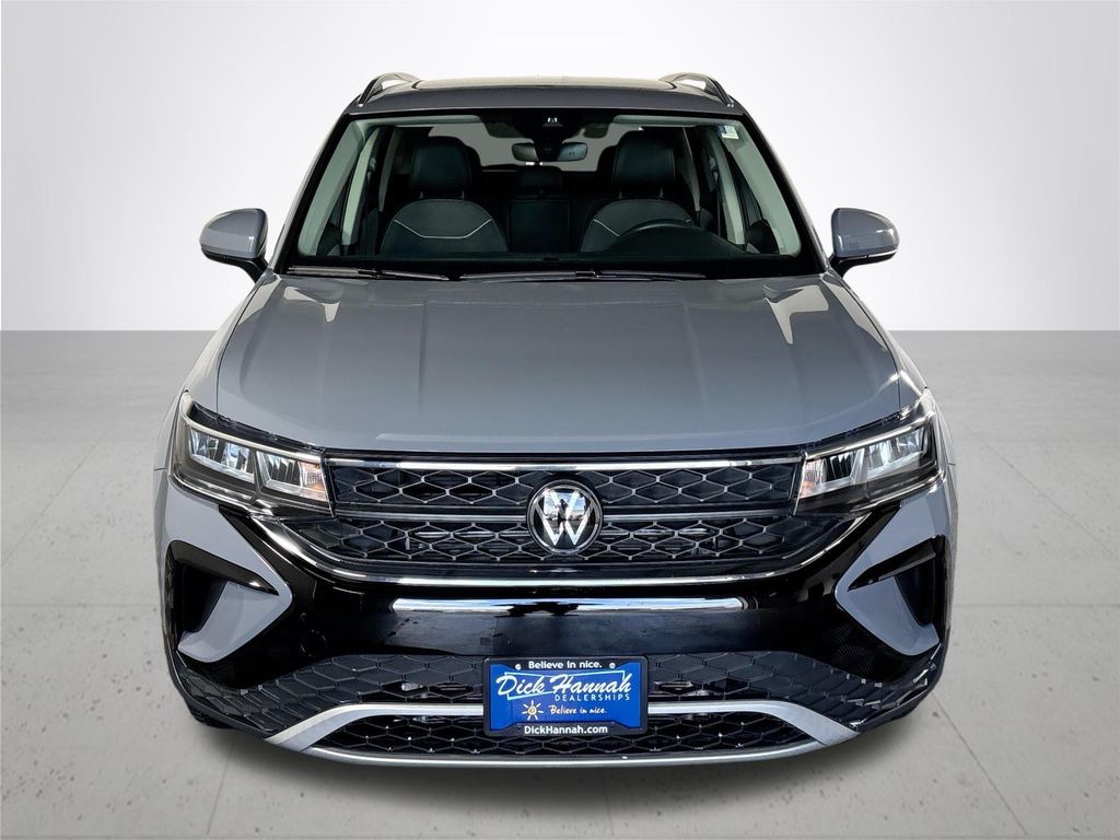 2024 Volkswagen Taos SE photo 3