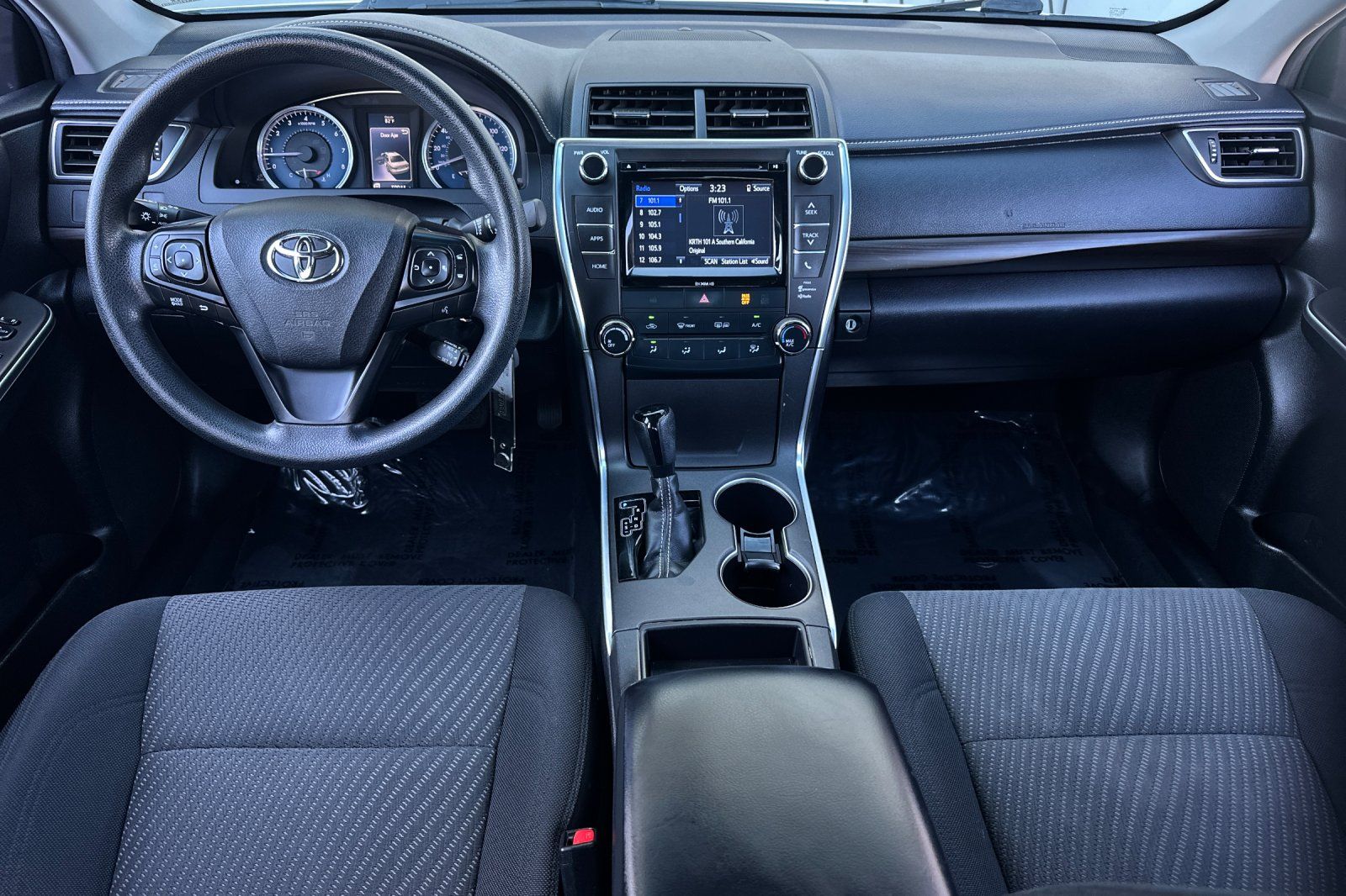2017 Toyota Camry LE photo 2