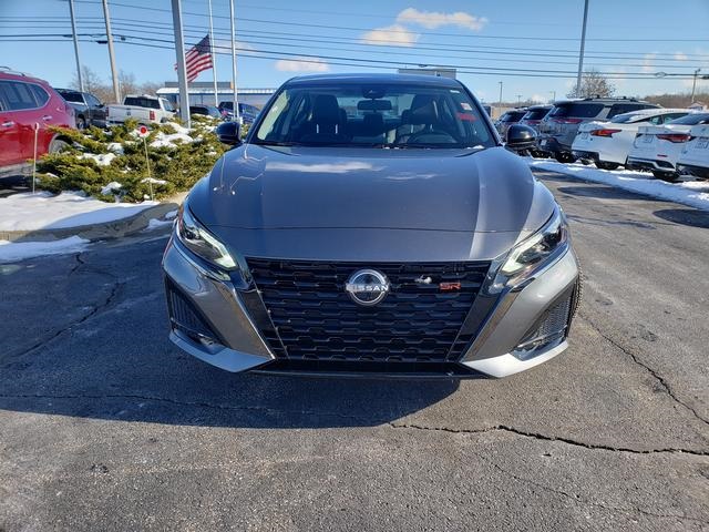 2025 Nissan Altima SR photo 2