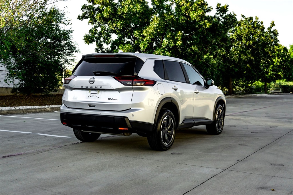 2024 Nissan Rogue SV photo 4