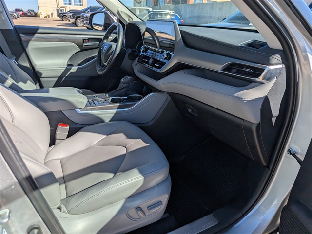 2022 Toyota Highlander Hybrid Platinum photo 9