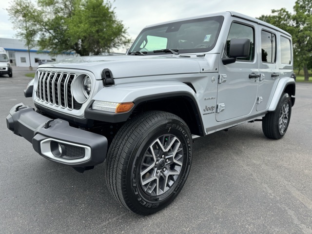 2024 Jeep Wrangler Sahara photo 3