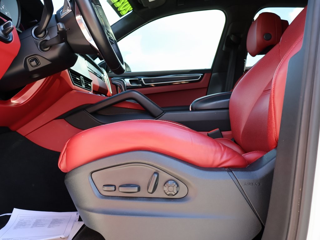 2022 Porsche Cayenne GTS photo 30