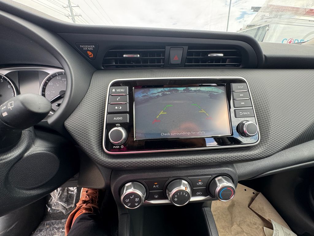 2025 Nissan Kicks Play S photo 24