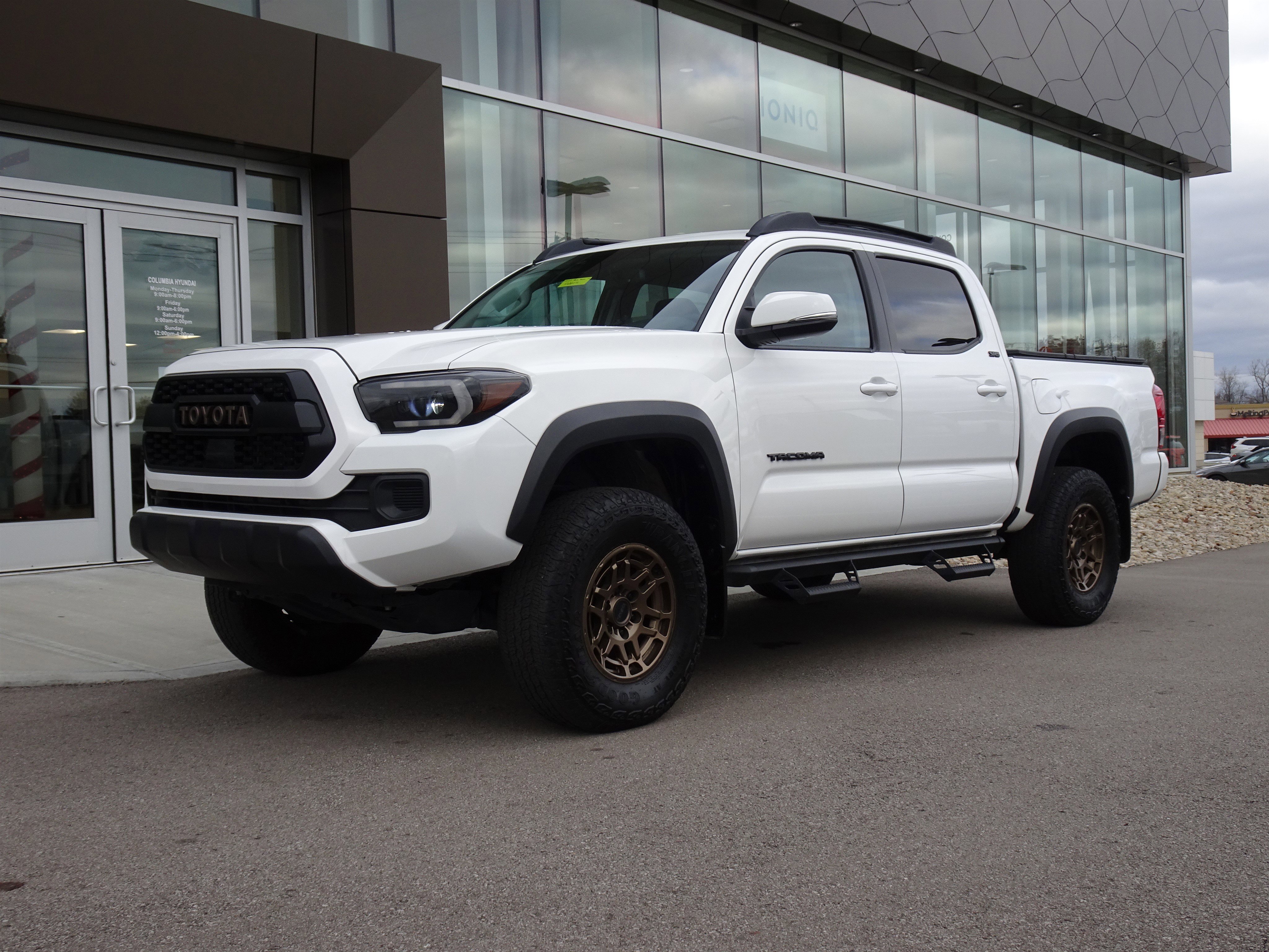 2023 Toyota Tacoma Trail's photo