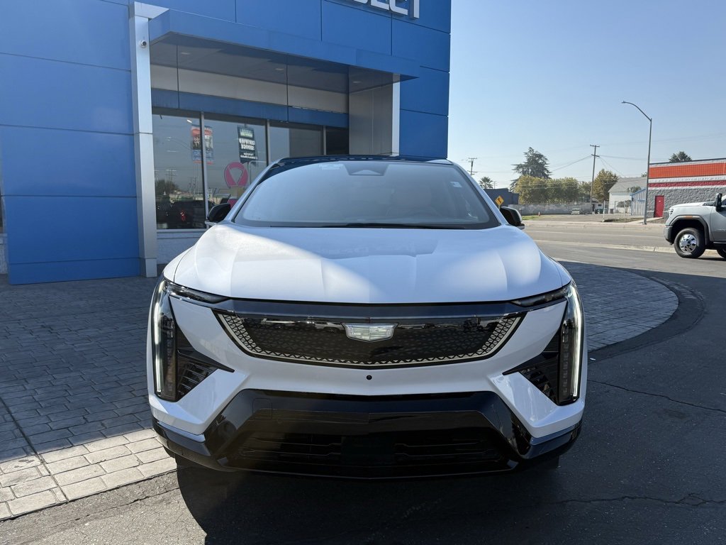 Used 2025 Cadillac OPTIQ Sport 2 with VIN 3GYK3GMR8SS191268 for sale in Sanger, CA