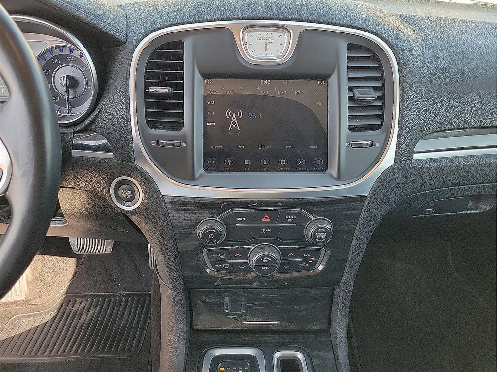 2018 Chrysler 300 Touring photo 19