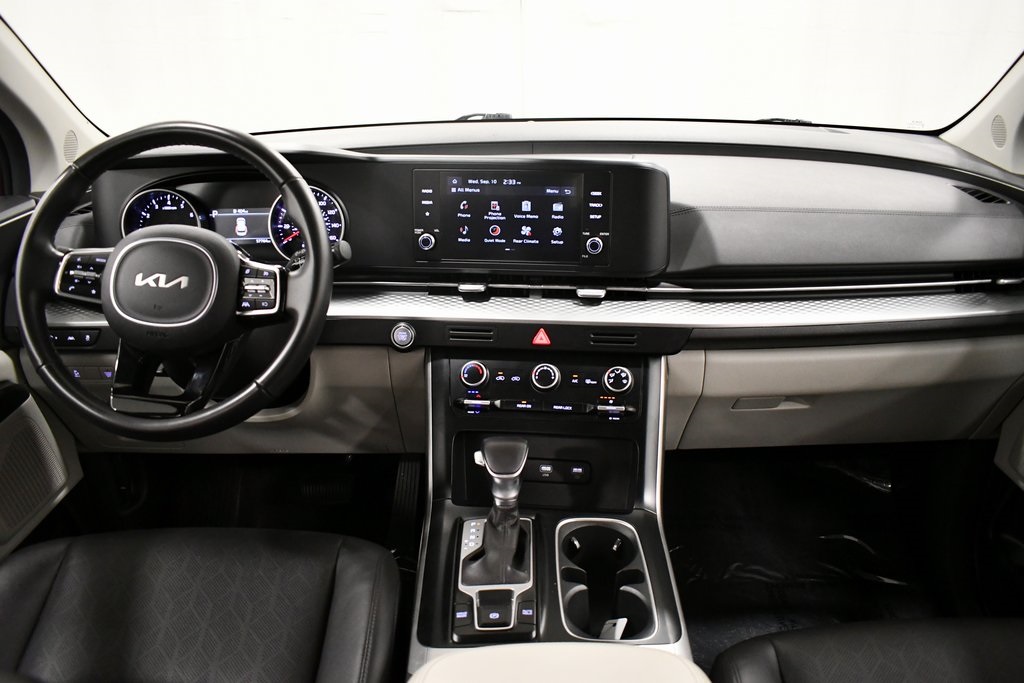 2024 Kia Carnival LX photo 3