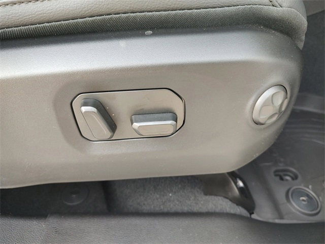 2024 Jeep Wrangler Sahara photo 30