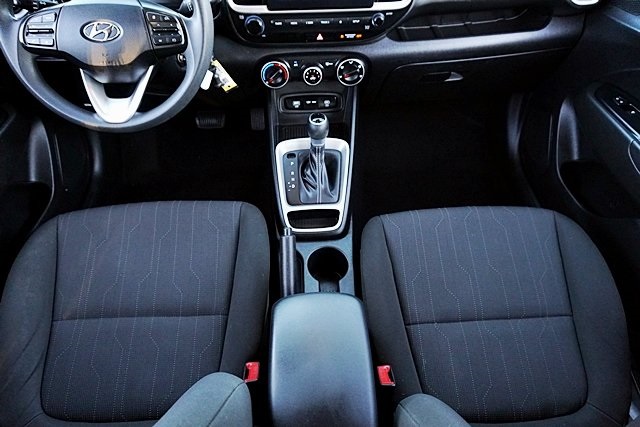 Used 2023 Silver Hyundai SE image 18