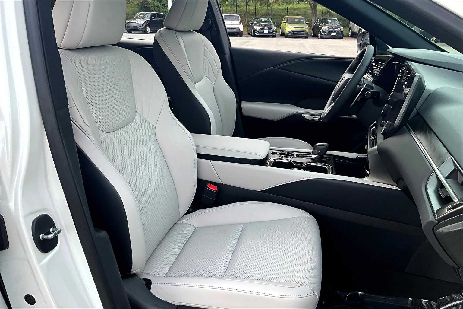 2024 Lexus RX Premium AWD photo 8