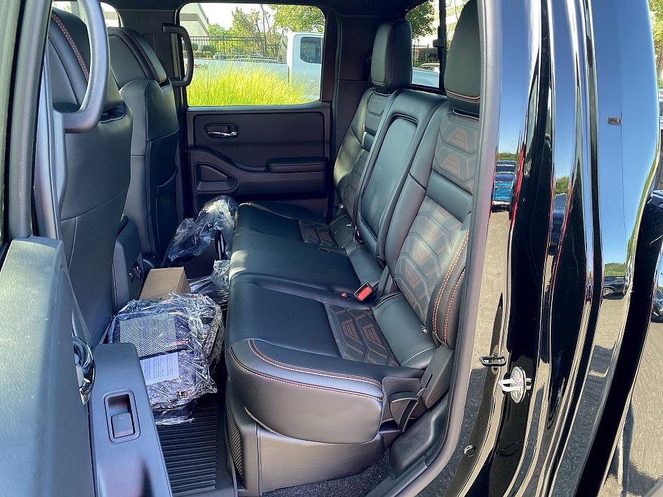 2025 Nissan Frontier PRO-4X photo 18