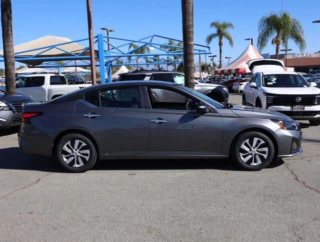 2025 Nissan Altima S photo 3