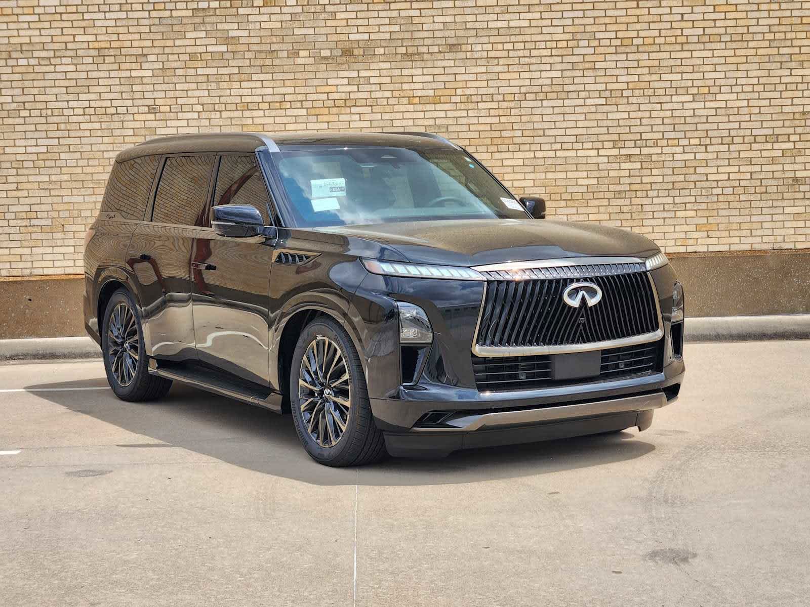 2025 Infiniti QX80 photo 2