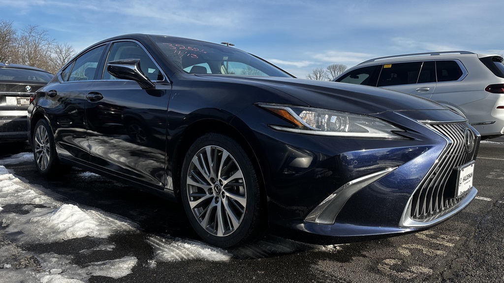 2020 Lexus ES 350's photo