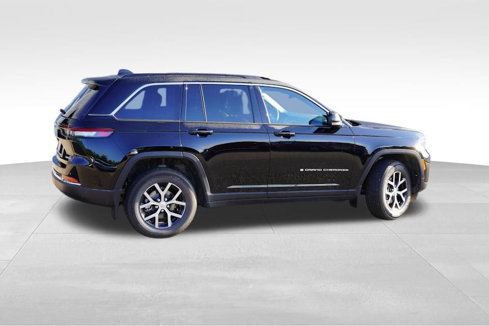 2025 Jeep Grand Cherokee Limited photo 2