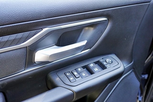 New 2026 Diamond Black Crystal Pearl-Coat Exterior Paint RAM Big Horn/Lone Star image 27