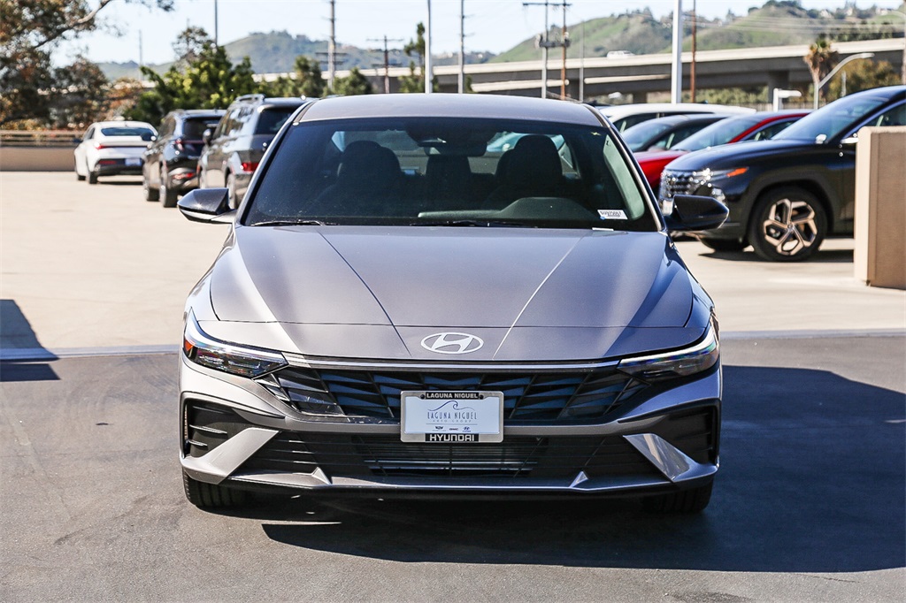 2025 Hyundai Elantra SEL Sport photo 2