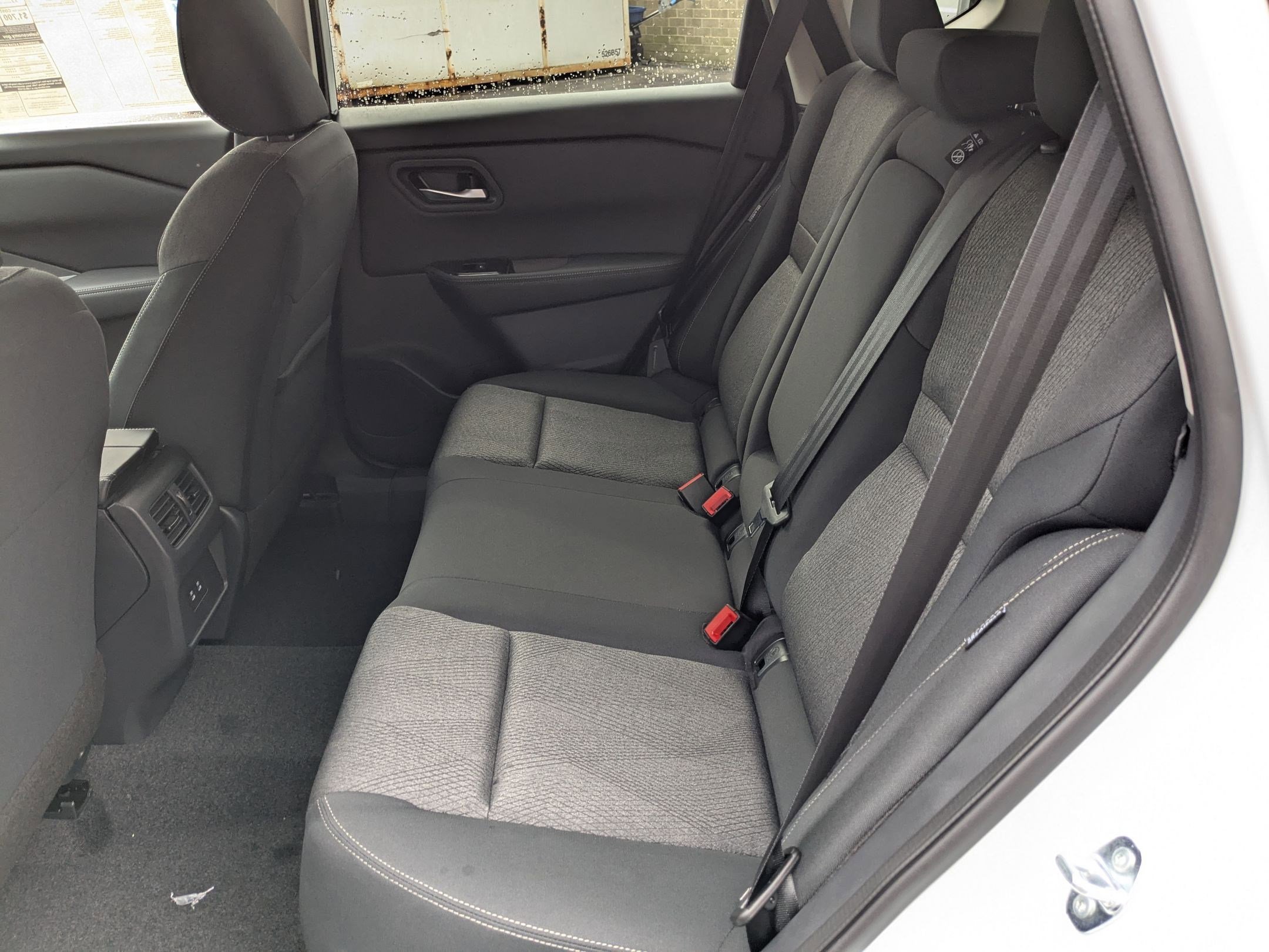 2025 Nissan Rogue SV photo 15