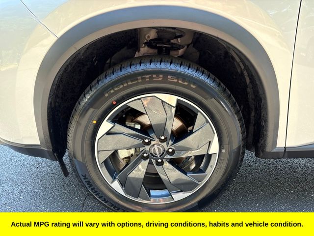 2024 Nissan Rogue SV photo 2