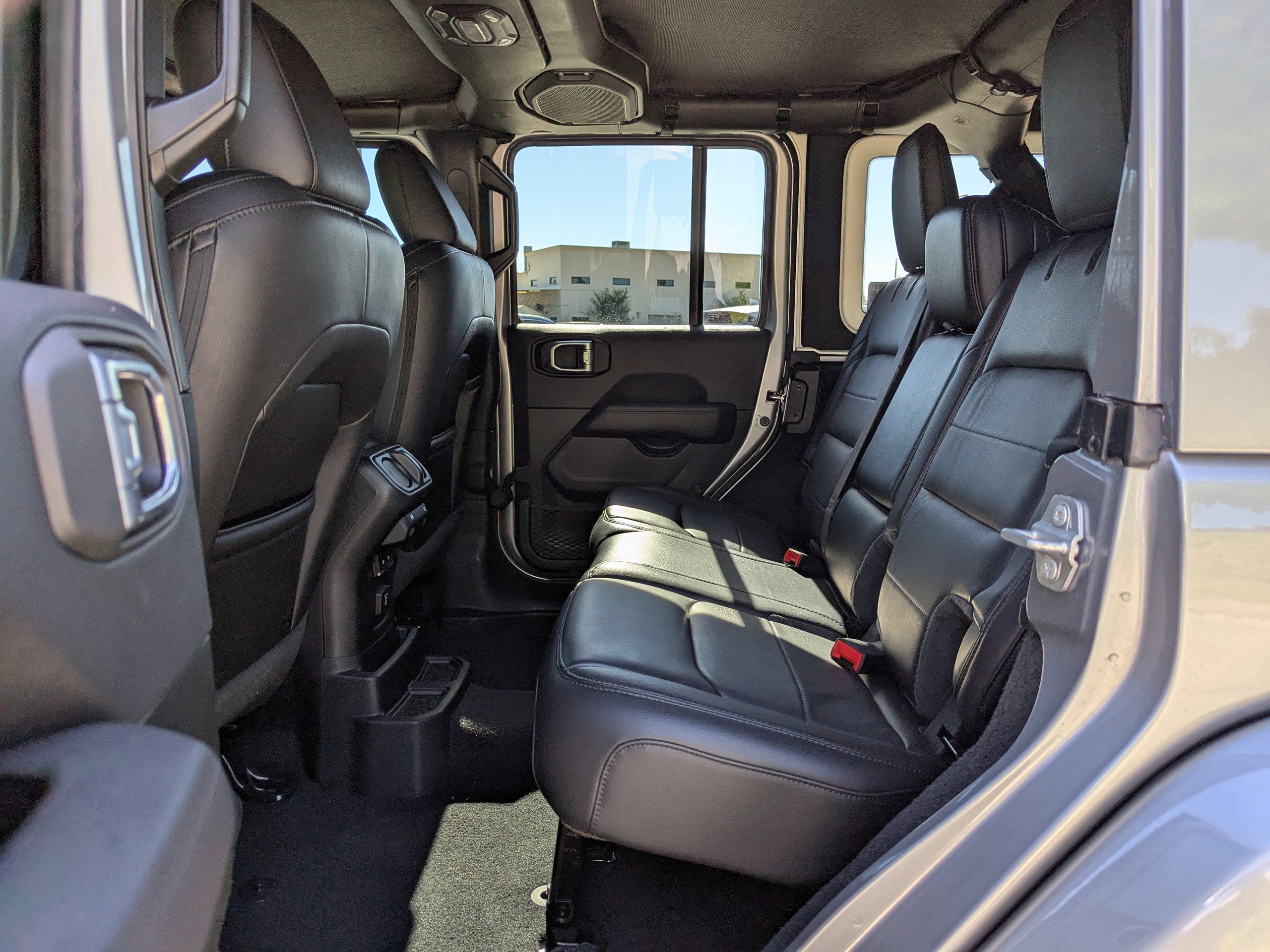 2021 Jeep Wrangler Unlimited Sahara Altitude photo 19