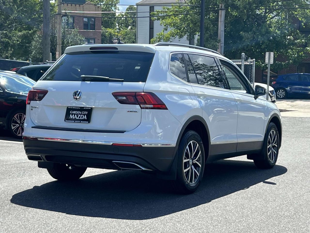 2020 Volkswagen Tiguan SE photo 2