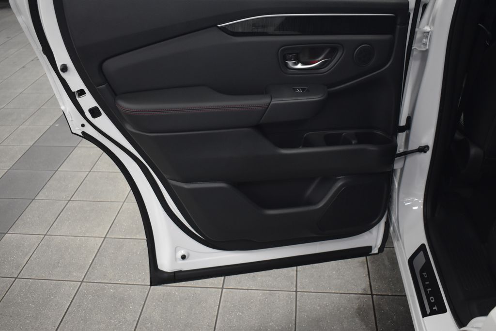 2025 Honda Pilot Black Edition photo 20