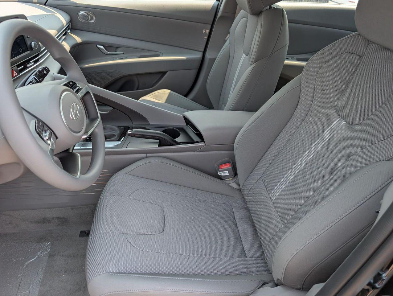 2025 Hyundai Elantra SE photo 10