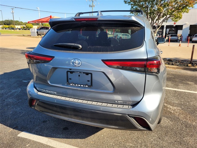 2022 Toyota Highlander Limited photo 2