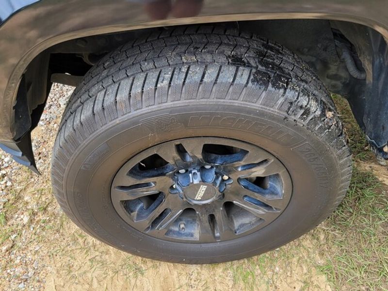 2019 Toyota Tacoma SR5 photo 14