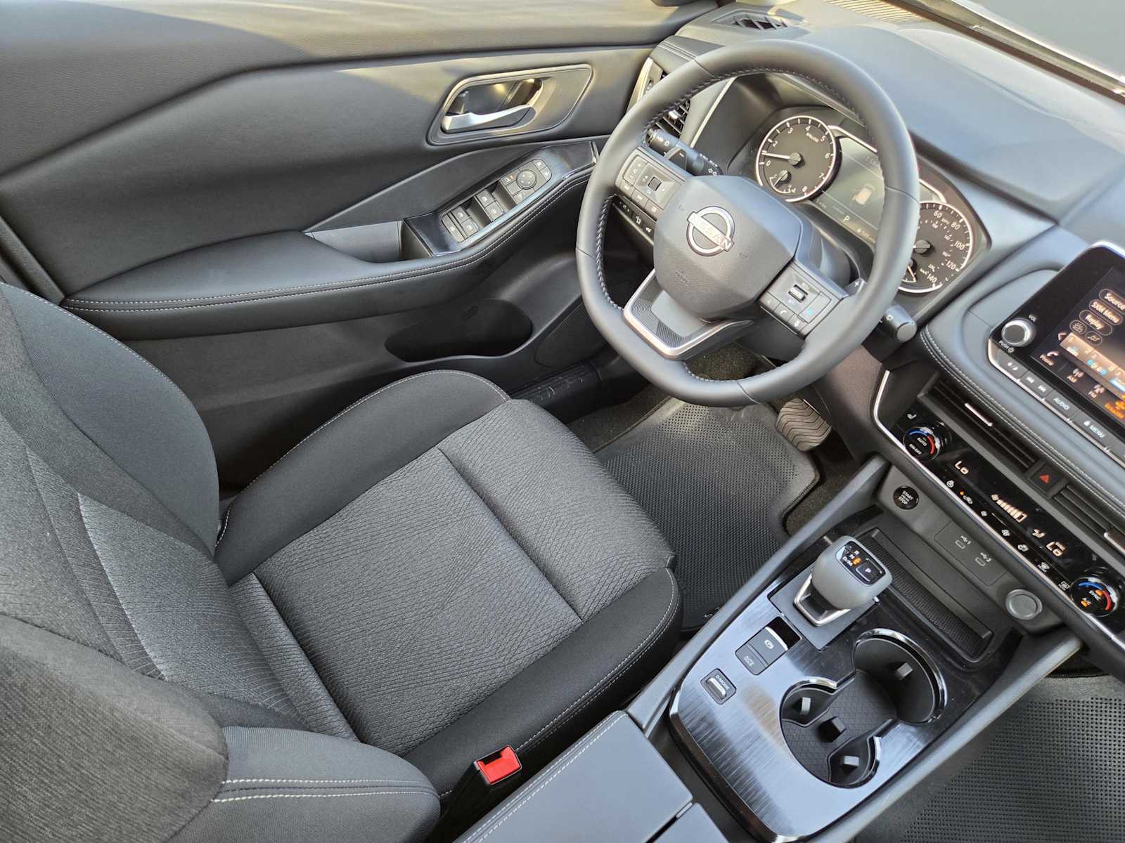 2026 Nissan Rogue SV photo 16