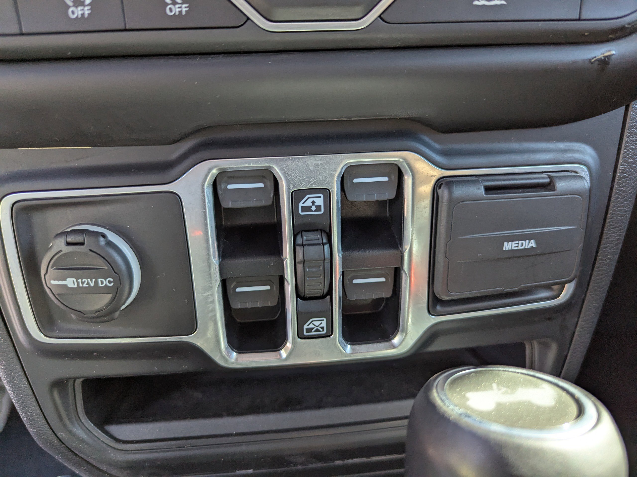 2021 Jeep Wrangler Unlimited Sahara Altitude photo 22