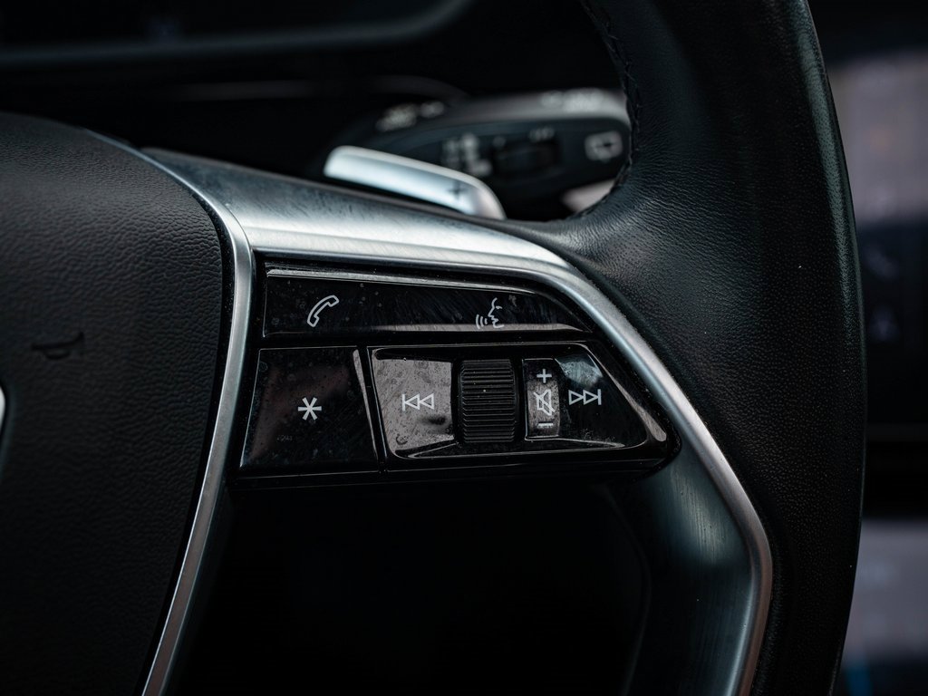 2022 Audi e-tron Premium photo 25