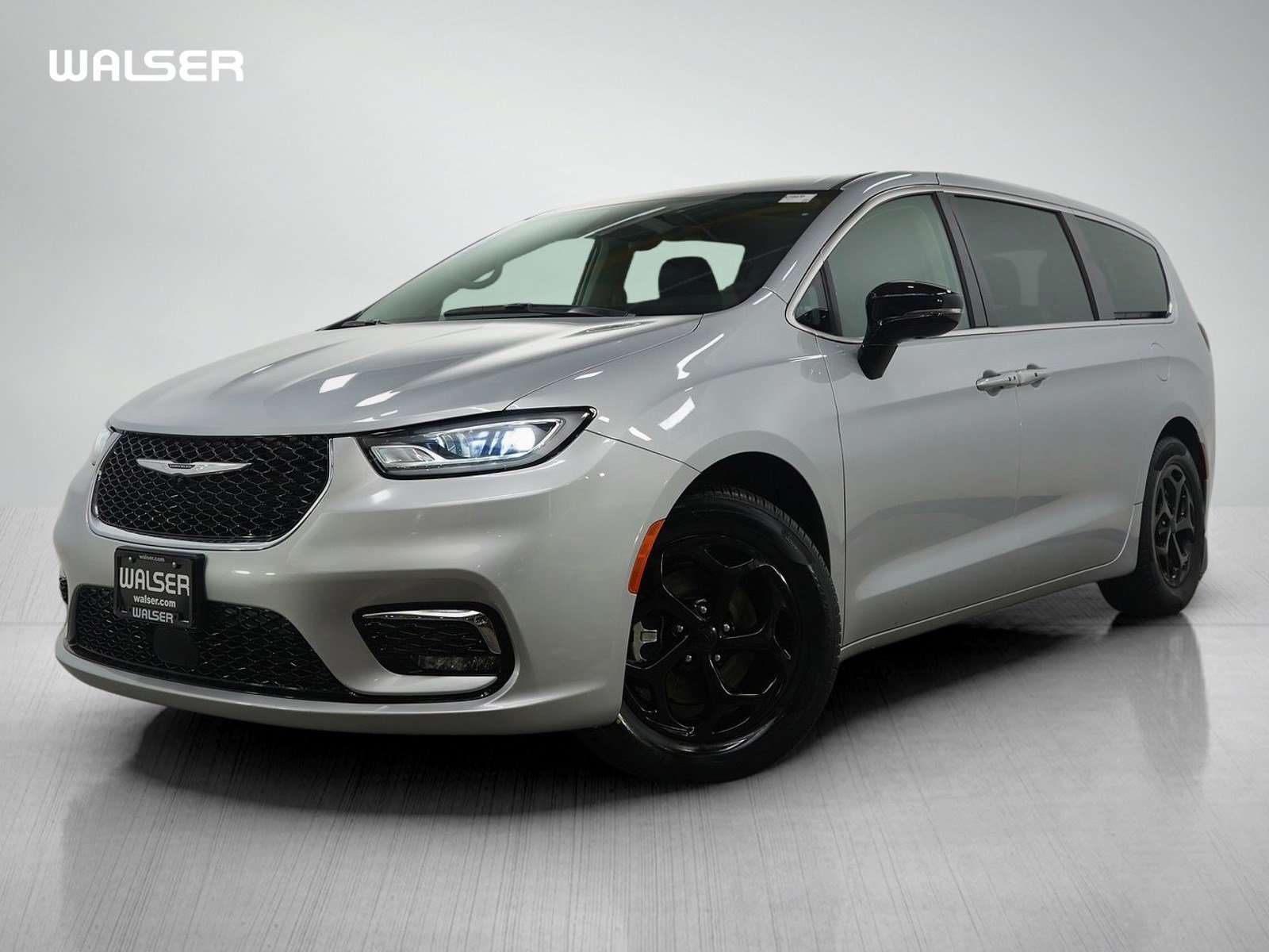 2024 Chrysler Pacifica Limited's photo