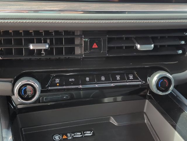 2025 Chevrolet Suburban Premier photo 15