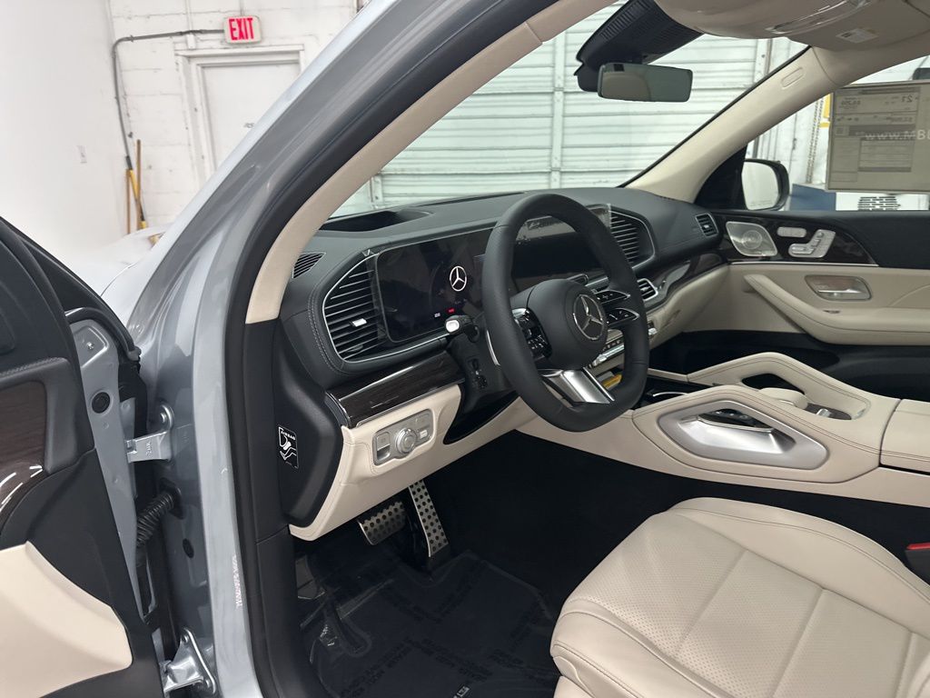 2026 Mercedes Benz GLS 450 4MATIC photo 8