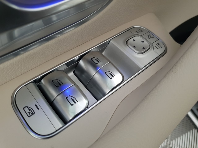 2025 Mercedes Benz GLS 450 4MATIC photo 19