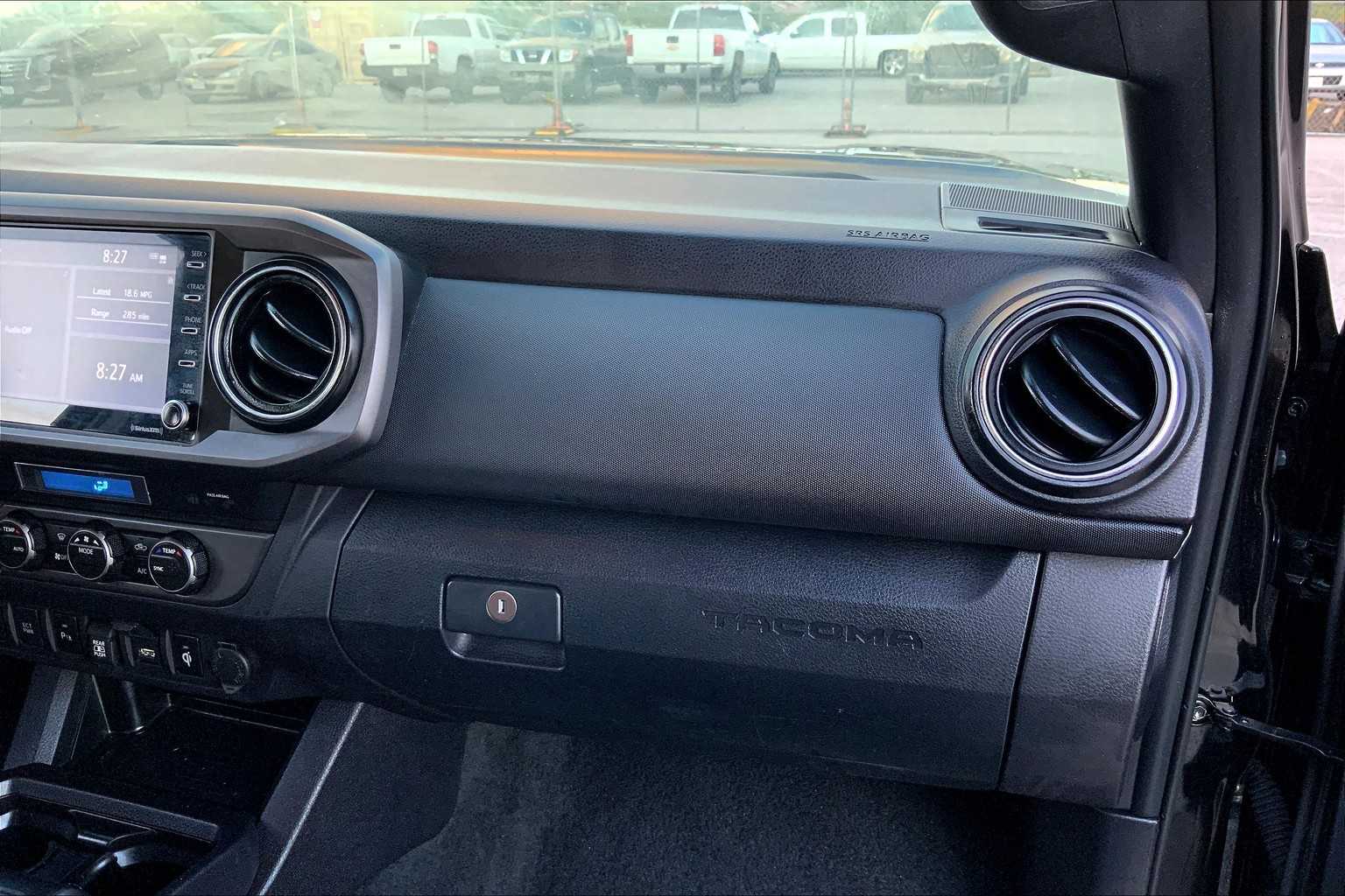 2023 Toyota Tacoma TRD photo 17