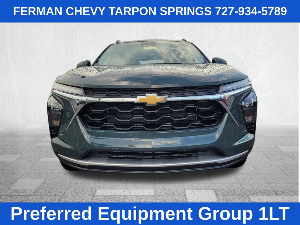 2025 Chevrolet Trax LT photo 2