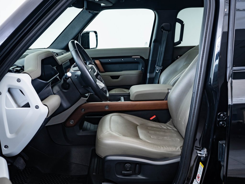 2021 Land Rover Defender 110 SE photo 4
