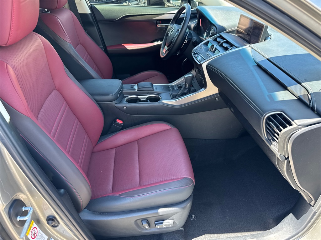 2018 Lexus NX 300h Luxury photo 16