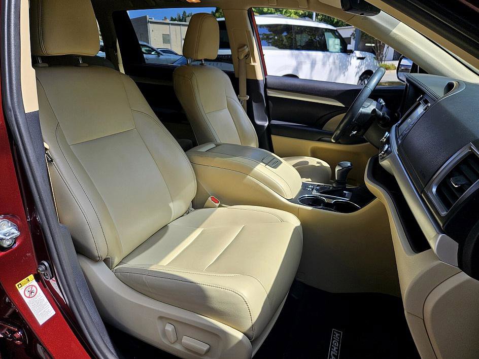 2019 Toyota Highlander XLE photo 16